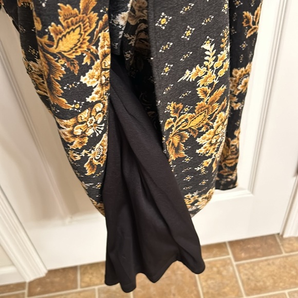 torrid Black Gold Pattern Dress Smocking Gauze Midi Rayon Polyester Size 14-16 - Picture 6 of 9